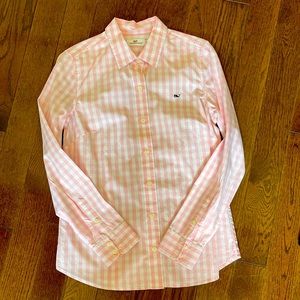 Vineyard Vines ladies shirt size 8, new without tags. pink and white gingham.